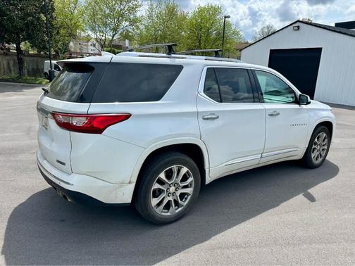 Summit White 2018 Chevrolet Traverse Premier