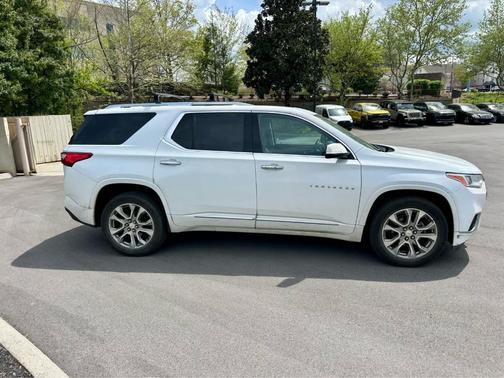 Summit White 2018 Chevrolet Traverse Premier
