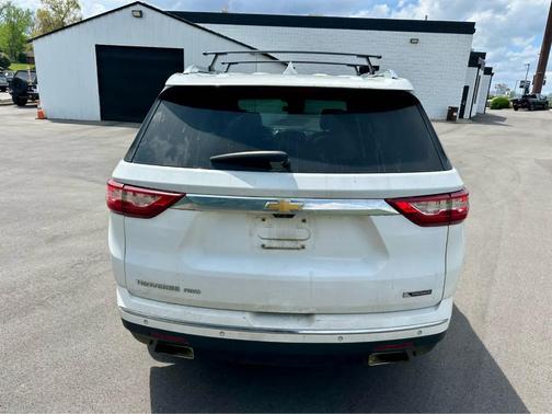 Summit White 2018 Chevrolet Traverse Premier