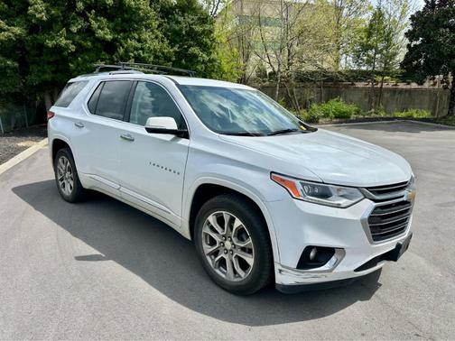 Summit White 2018 Chevrolet Traverse Premier