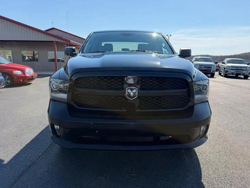 Brilliant Black Crystal Pearlcoat 2019 RAM 1500 Express
