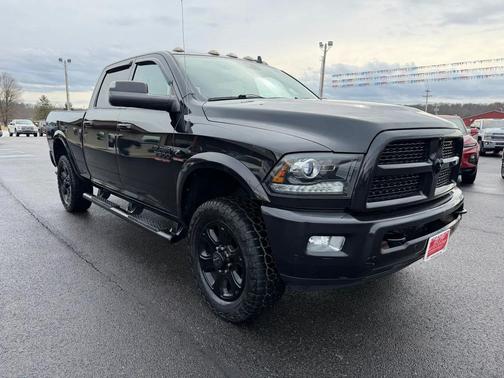 2017 RAM 3500 Laramie Crew Cab 4x4 6'4' Box