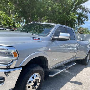 Billet Silver Metallic Clearcoat 2021 RAM 3500 Laramie Crew Cab 4x4 8' Box