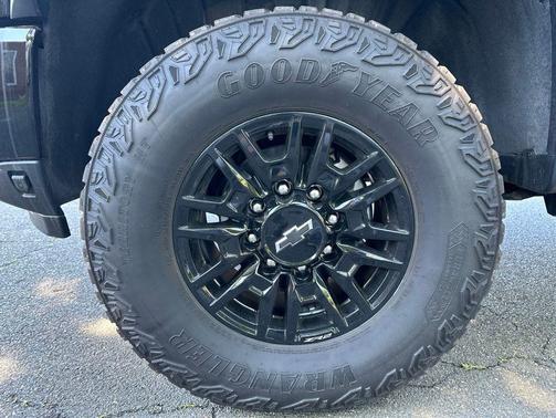 Black 2024 Chevrolet Silverado 2500 4WD Crew Cab Standard Bed ZR2