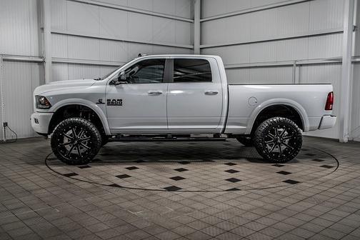2017 RAM 2500 Laramie Crew Cab 4x4 6'4' Box