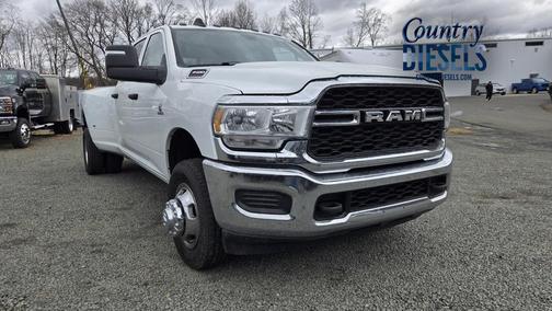 2023 RAM 3500 Tradesman Crew Cab 4x4 8' Box