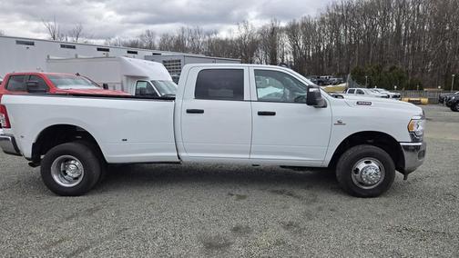 2023 RAM 3500 Tradesman Crew Cab 4x4 8' Box