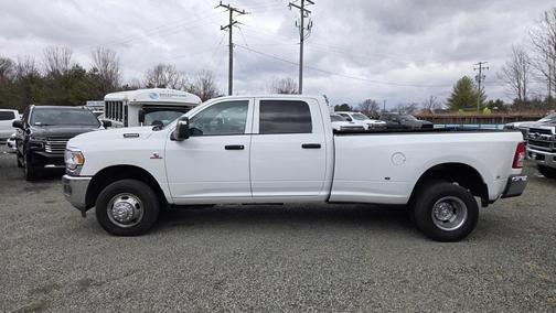 2023 RAM 3500 Tradesman Crew Cab 4x4 8' Box