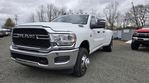 2023 RAM 3500 Tradesman Crew Cab 4x4 8' Box