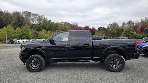 2022 RAM 2500 Laramie Crew Cab 4x4 6'4' Box