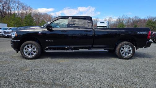 Diamond Black Crystal Pearlcoat 2022 RAM 2500 Lone Star Crew Cab 4x4 8' Box