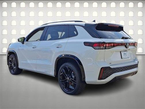 2025 Volkswagen Tiguan 2.0T SE R-Line Black