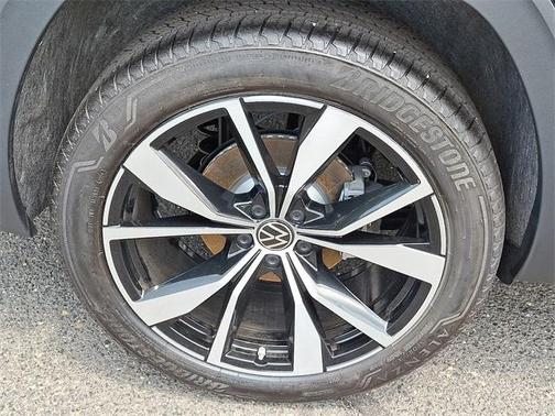 2025 Volkswagen Atlas Cross Sport 2.0T SEL Premium R-Line