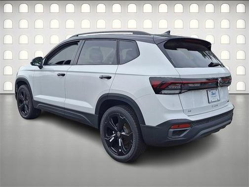 2025 Volkswagen Taos 1.5T SE Black