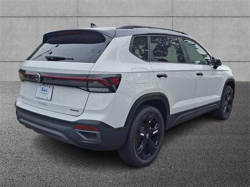 2025 Volkswagen Taos 1.5T SE Black