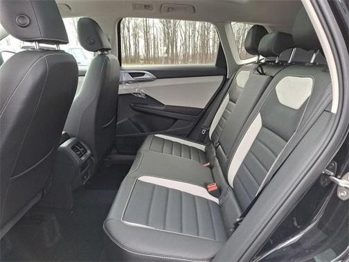 2025 Volkswagen Taos 1.5T SEL