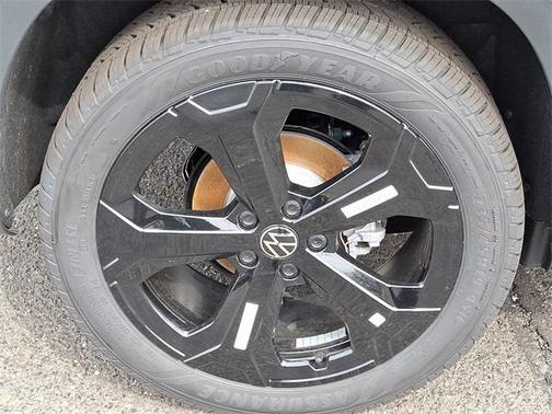 2025 Volkswagen Taos 1.5T SEL