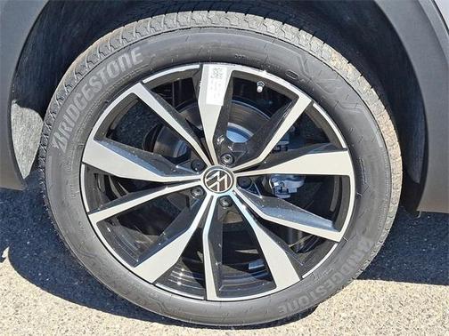 2025 Volkswagen Atlas 2.0T SEL Premium R-Line