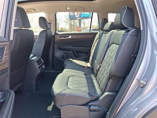 2025 Volkswagen Atlas 2.0T SEL Premium R-Line