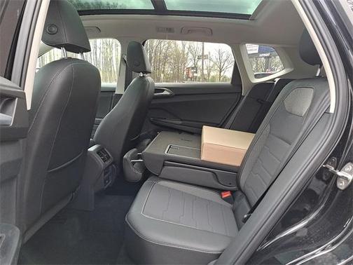 2025 Volkswagen Taos 1.5T SE Black