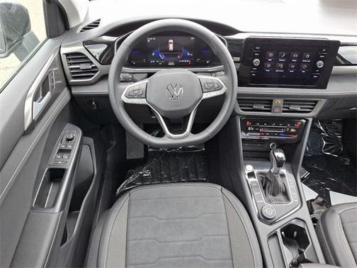 2025 Volkswagen Taos 1.5T SE Black