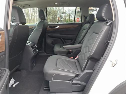 2025 Volkswagen Atlas 2.0T SE