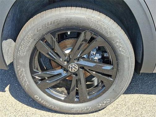 2025 Volkswagen Atlas Cross Sport 2.0T SEL R-Line Black