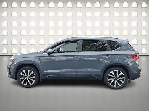Pure Gray 2023 Volkswagen Taos 1.5T SE
