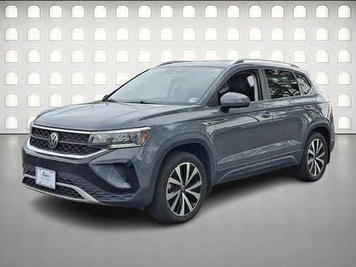 Pure Gray 2023 Volkswagen Taos 1.5T SE