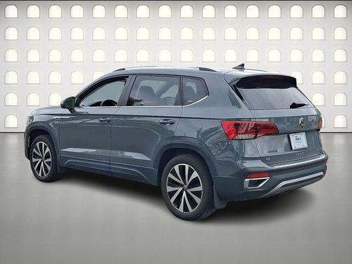 Pure Gray 2023 Volkswagen Taos 1.5T SE