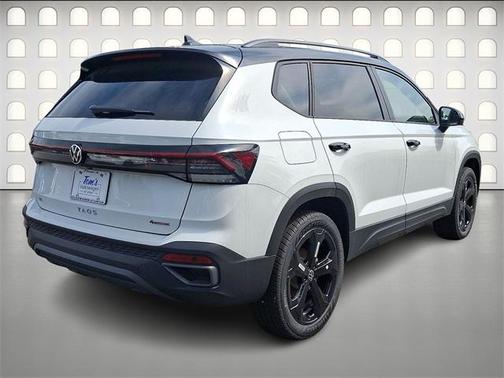 2025 Volkswagen Taos 1.5T SE Black