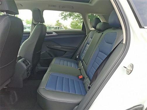 2025 Volkswagen Taos 1.5T SEL
