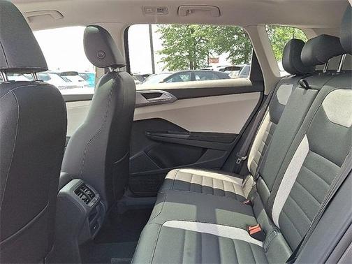 2025 Volkswagen Taos 1.5T SEL