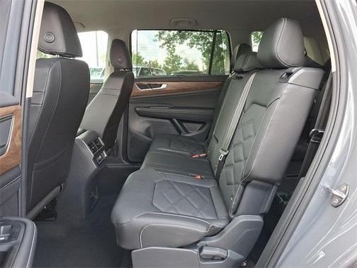 2025 Volkswagen Atlas 2.0T SE