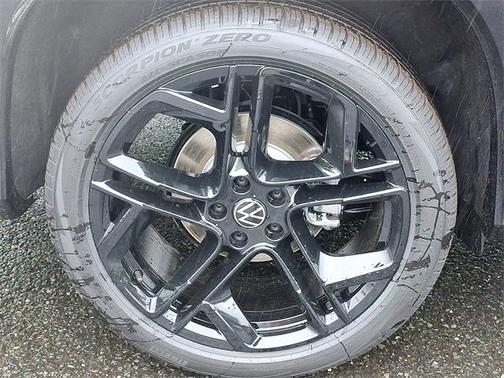2025 Volkswagen Tiguan 2.0T SE R-Line Black