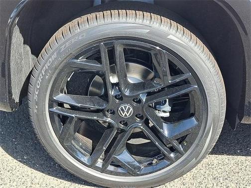 2025 Volkswagen Tiguan 2.0T SE R-Line Black