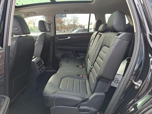 Deep Black Pearl Effect 2026 Volkswagen Atlas 2.0T SEL