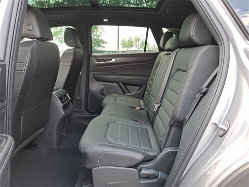 2025 Volkswagen Atlas Cross Sport 2.0T SEL R-Line Black