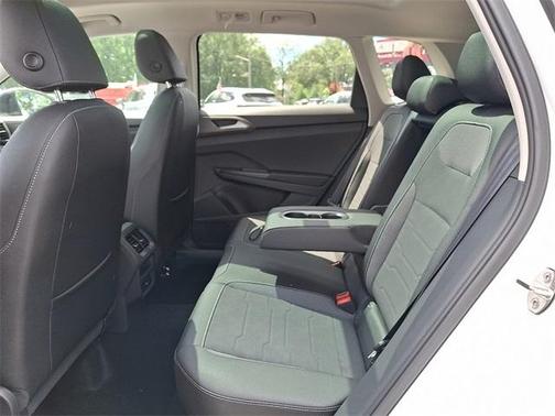 2025 Volkswagen Taos 1.5T SE Black