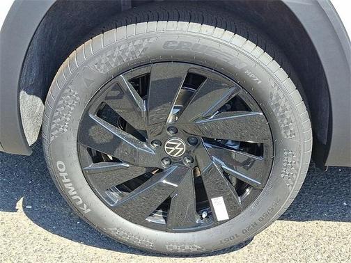 2025 Volkswagen Atlas 2.0T SE