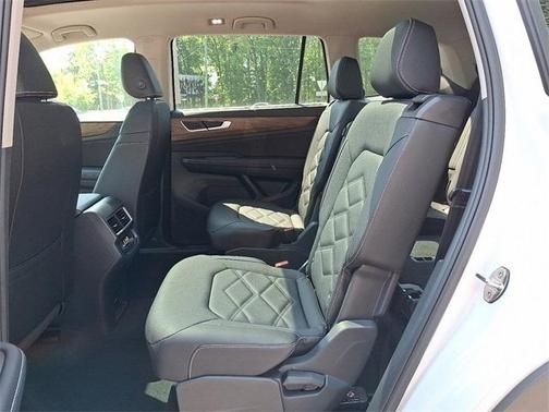 2025 Volkswagen Atlas 2.0T SE