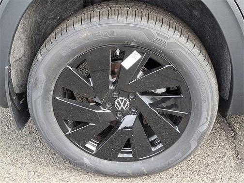 2025 Volkswagen Atlas 2.0T SE