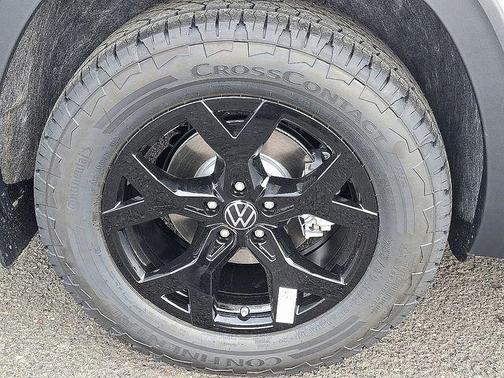 Opal White Pearl 2026 Volkswagen Atlas 2.0T Peak Edition