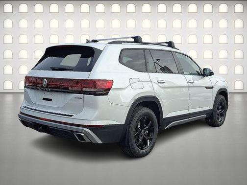 Opal White Pearl 2026 Volkswagen Atlas 2.0T Peak Edition