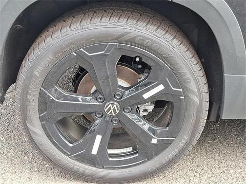 2025 Volkswagen Taos 1.5T SEL