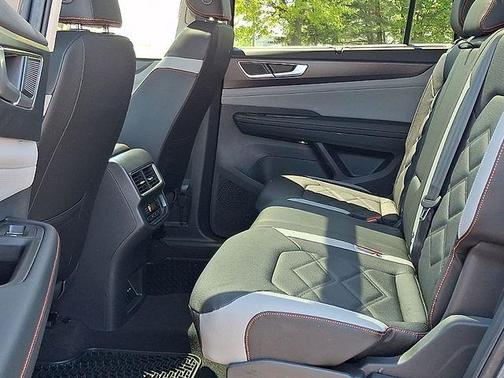Deep Black Pearl 2026 Volkswagen Atlas 2.0T Peak Edition