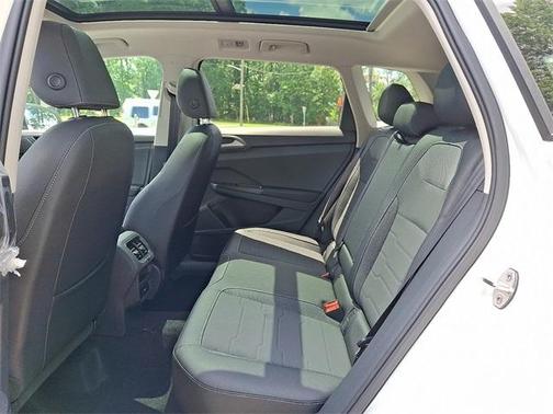 2025 Volkswagen Taos 1.5T SE Black