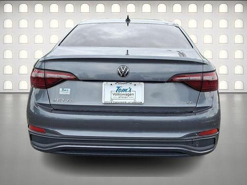 Platinum Gray Metallic 2024 Volkswagen Jetta 1.5T SE
