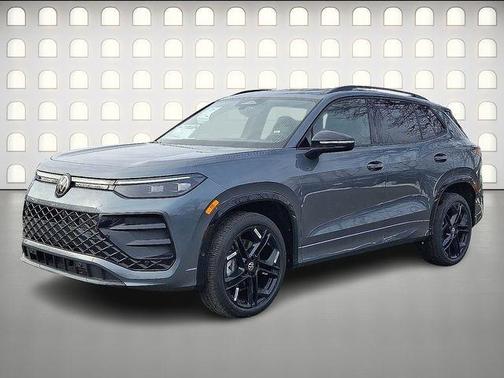 Platinum Gray Metallic 2026 Volkswagen Tiguan 2.0T SE R-Line Black