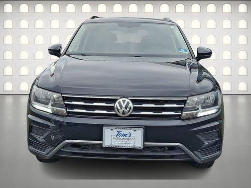 Deep Black Pearl Effect 2020 Volkswagen Tiguan 2.0T SE